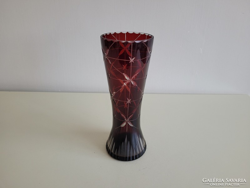 Régi metszett bordó üvegváza csiszolt kristály váza 24,5 cm