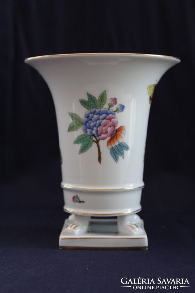 Herend Victoria patterned claw vase