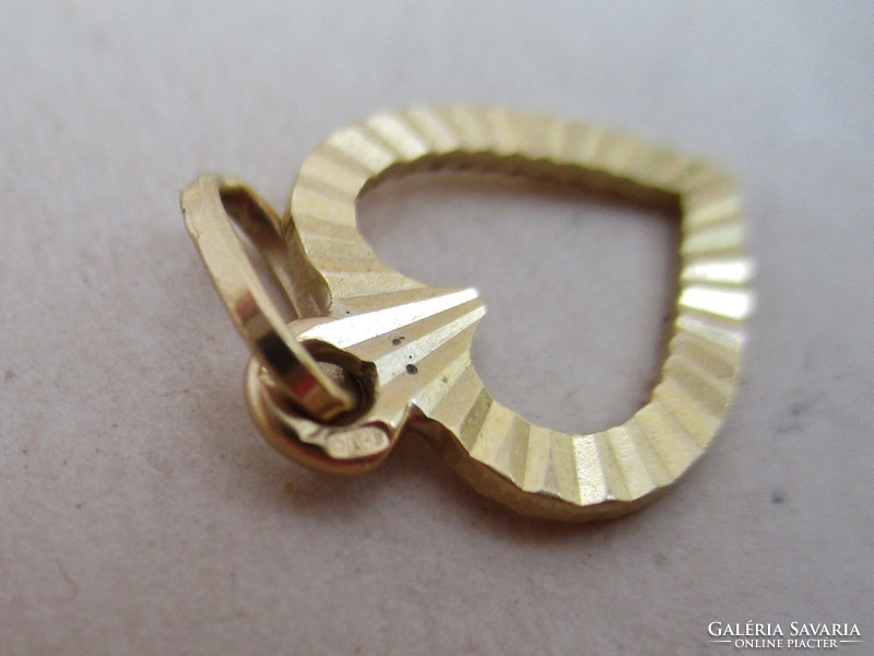 Beautiful 14kt gold heart pendant
