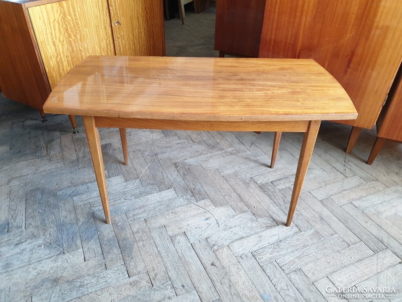 Régi retro magasfényű asztal mid century