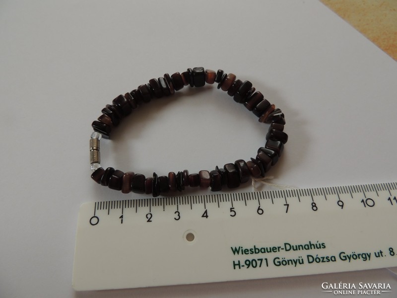 A bracelet with a screw clasp densely strung with minerals