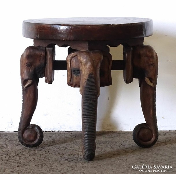 1K329 Régi faragott elefánt lábas kisméretű körasztal egzotikus keleti fából 50 x 50 cm