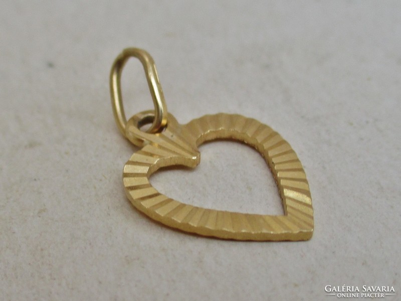 Beautiful 14kt gold heart pendant
