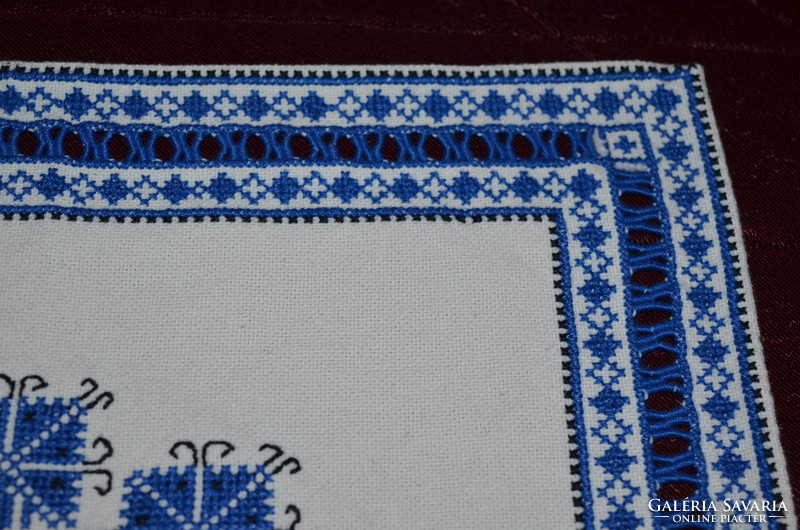 Cross grained small tablecloth