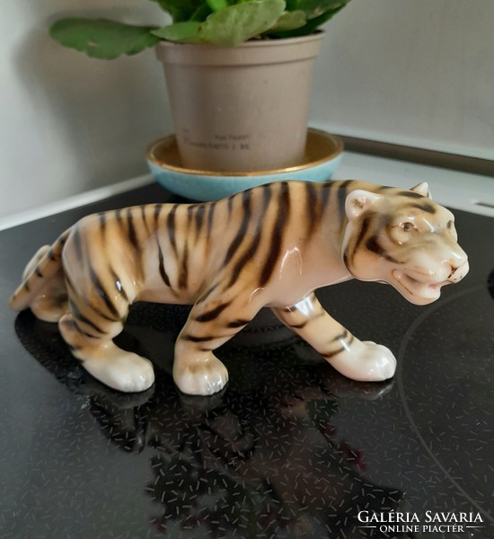 Royal Dux porcelán tigris figura