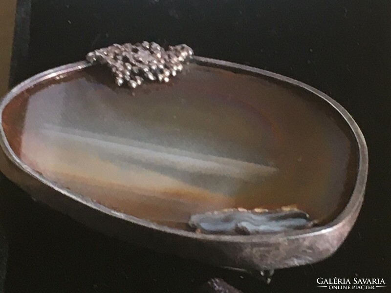 An agate slice encased in silver - marked as a badge