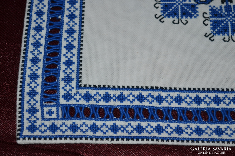 Cross grained small tablecloth