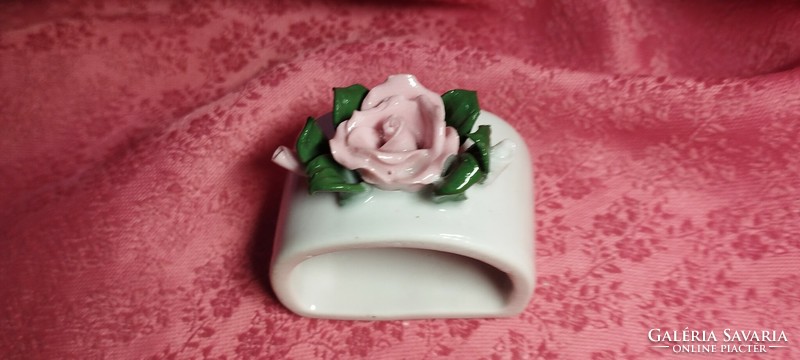 Rózsás porcelán szalvétagyűrű