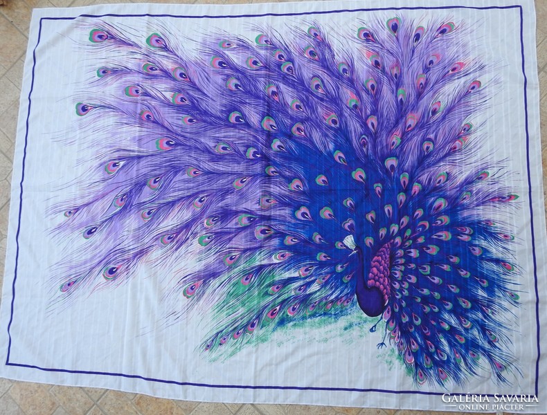Large Italian scarf with a peacock pattern