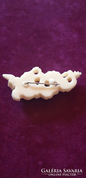 Carved bone Chinese dragon brooch/pin