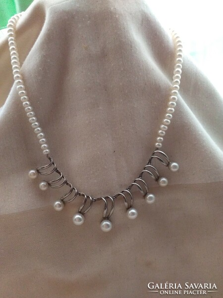 Elegant pearl collier