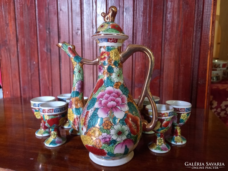 Chinese brandy set with gold decoration is negotiable