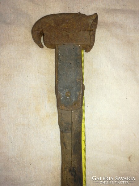 Horseshoe hammer