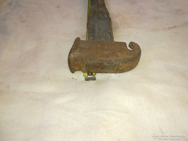 Horseshoe hammer