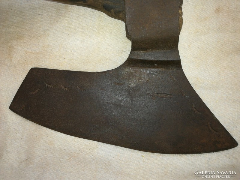 Antik mesterjegyes kovácsoltvas szekerce