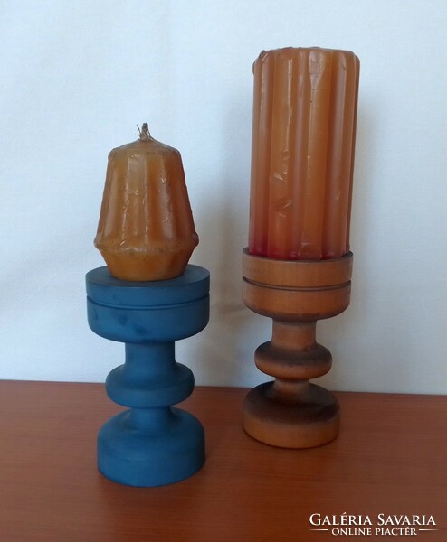 Retró esztergált fa gyertyatartó pár eredeti gyertyákkal, 60-70-es évek
