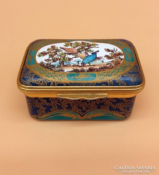 Angol porcelán dobozka Sevres-i minta a Wallace gyűjteményből zománc díszítéssel, fém szerelékkel