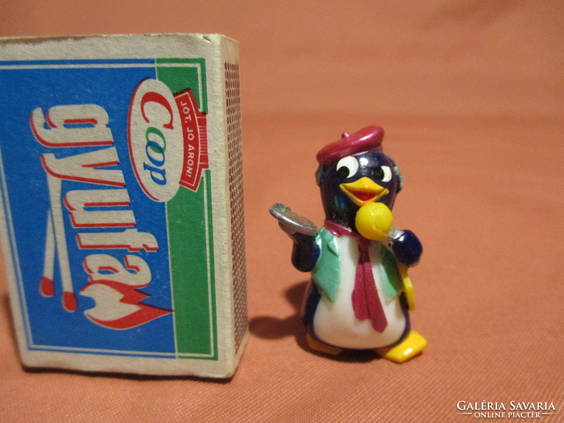 Kinder pingvin figura