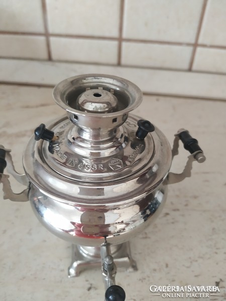 Sold in a mini samovar box!