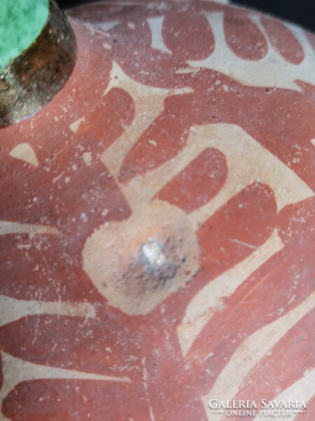 Antik tatai aratókorsó archaikus vörös okker díszítéssel.
