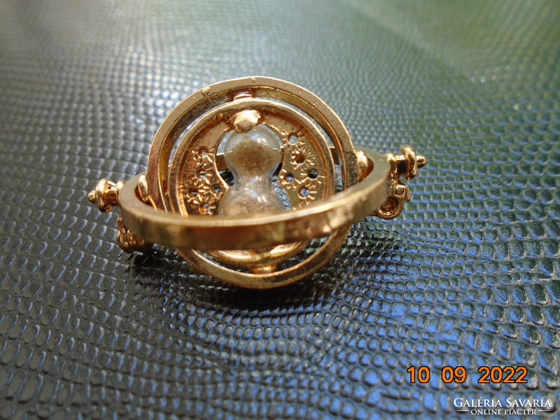 Harry potter and hermione 24k gold-plated hourglass brooch noble collection