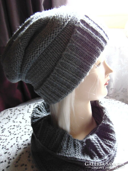 Medium gray knitted cap