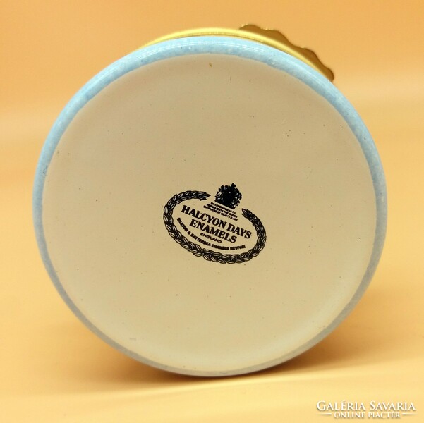 Angol porcelán dobozka tenisz témájú zománc díszítéssel, fém szerelékkel