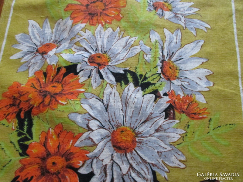 Kitchen towel with floral pattern