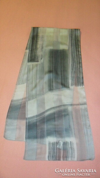 Szép vékony, szürke árnyalatos polyester sál ( 154 X 33 Cm )