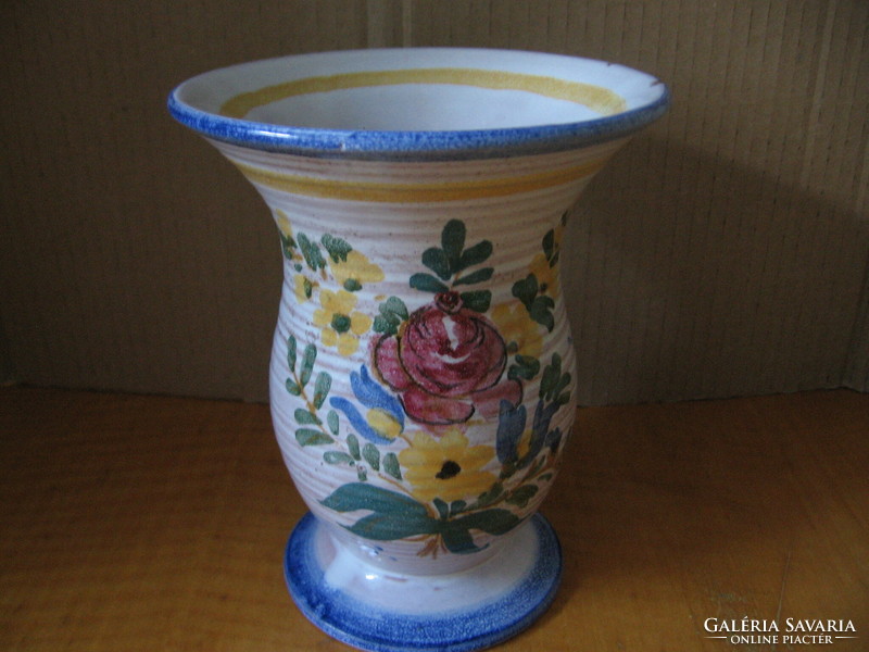 Kézműves virágos habán kerámia váza