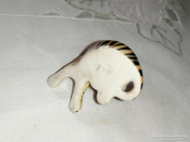 Mini tigris porcelán nipp