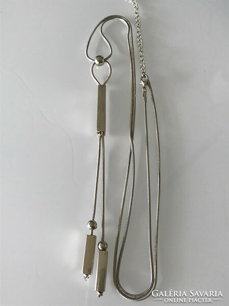 Modern nyaklánc hasáb alakú medálokkal, 120 cm hosszú