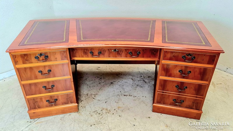 A581 exclusive English chesterfield leather-covered desk