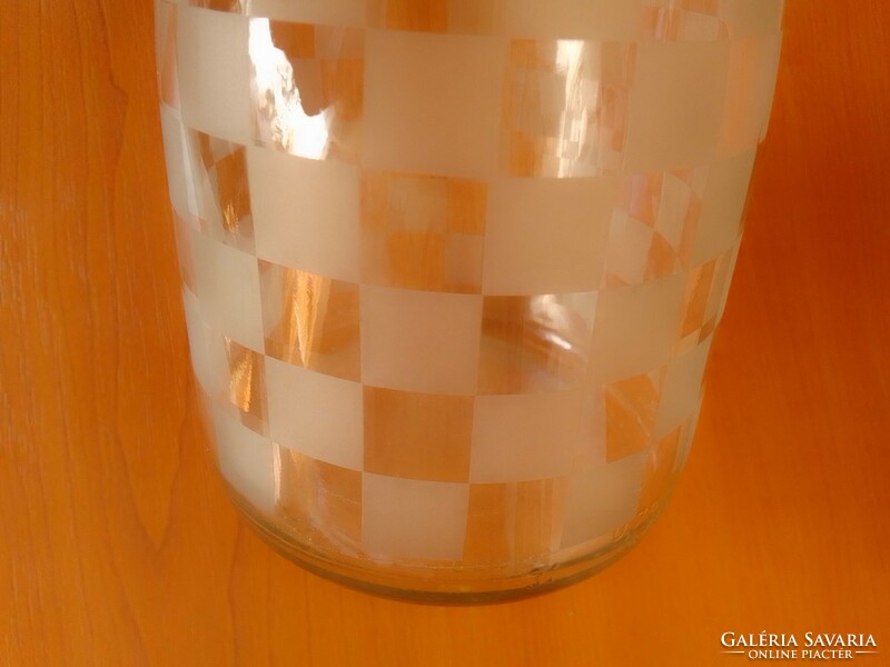 Drinking glass bottle in checkerboard pattern with sandblasted milled surface, for vase, decoration