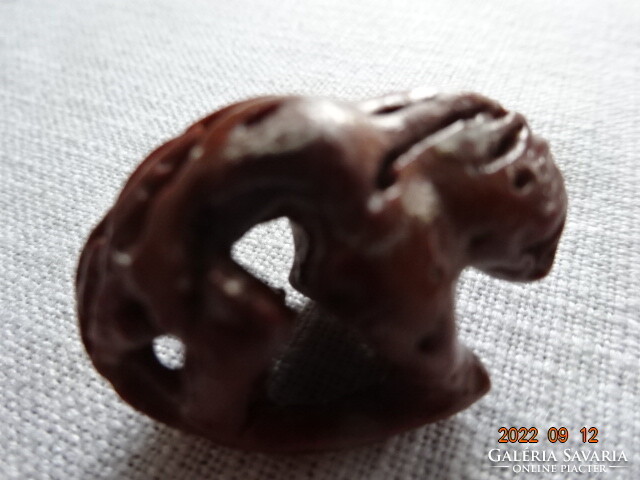 Carved peach seed, monkey figure, length 3 cm. He has!