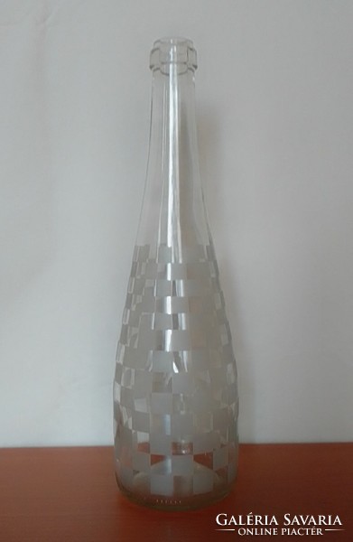 Italos üveg palack sakktábla mintában homokfújt mart köszörült felülettel, vázának, dekorációnak