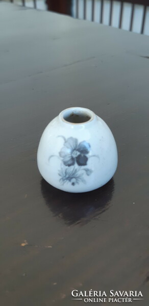 Raven house mini vase