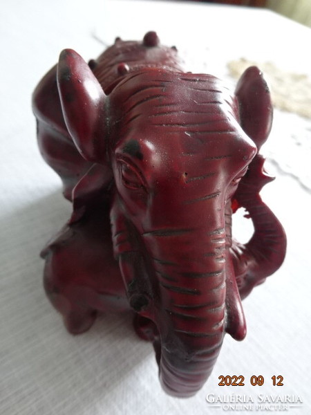 Elefánt mama és kicsinye, gyanta szobor, hossza 11 cm. Vanneki!
