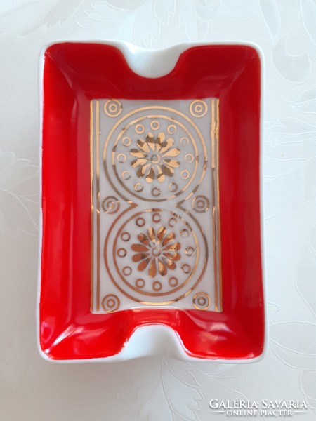 Retro raven house porcelain old ashtray red ashtray ashtray