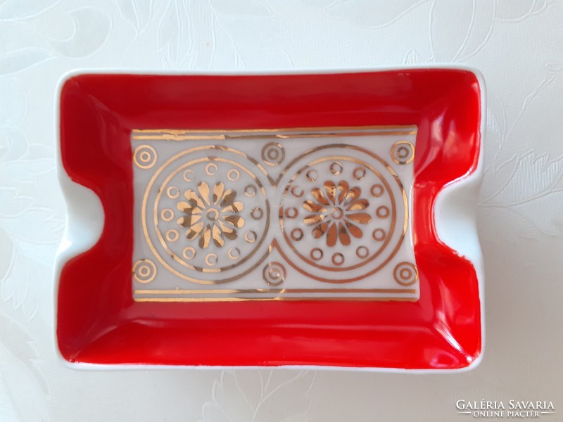 Retro raven house porcelain old ashtray red ashtray ashtray