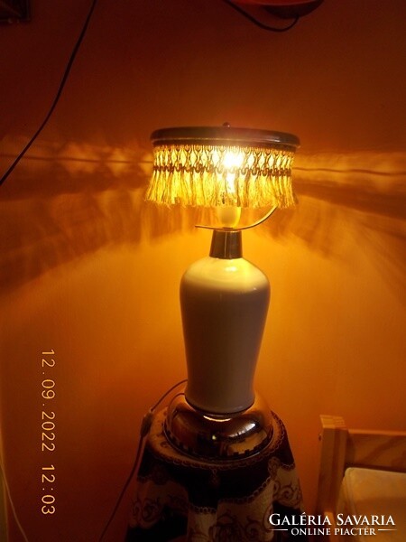 S22-40 Asztali lámpa