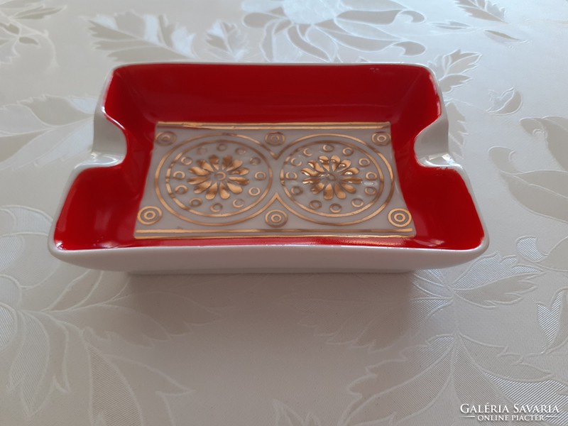 Retro raven house porcelain old ashtray red ashtray ashtray