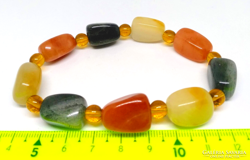 Colorful agate bracelet, made of large blocks of pearls