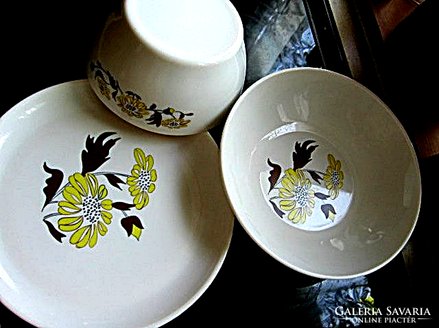 Jena sovirel France, large, unused, set of 3 bowls with yellow daisies