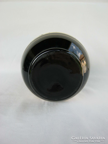 Fekete üveg váza