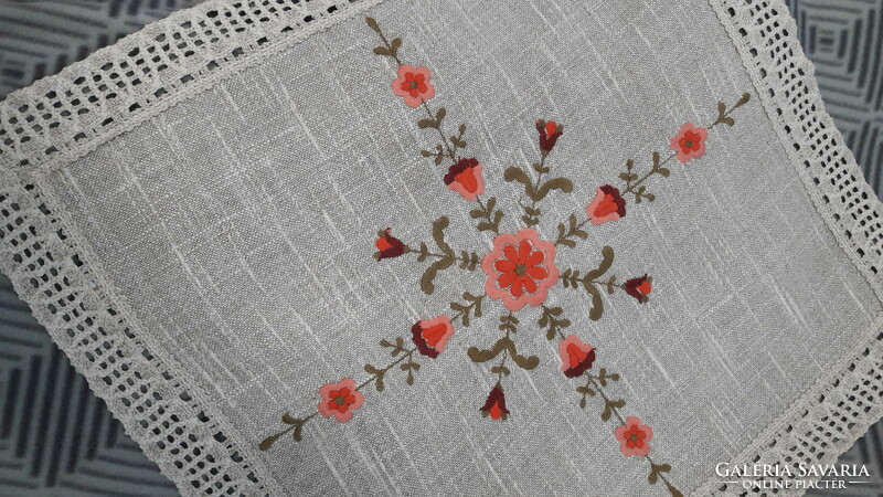 Embroidered tablecloth 1. (L2949)