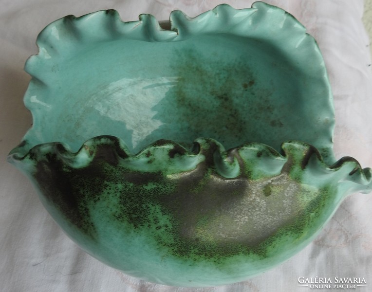 Zöld fodros végű kagyló alakú asztalközép