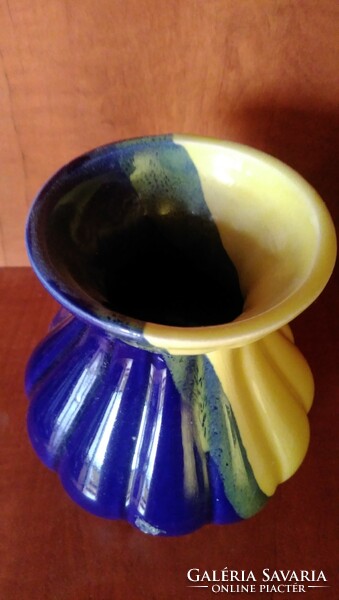 Kék-sárga hasas, öblös divatos, hangulatos  retro kisméretű (11,5 cm ) kerámia váza