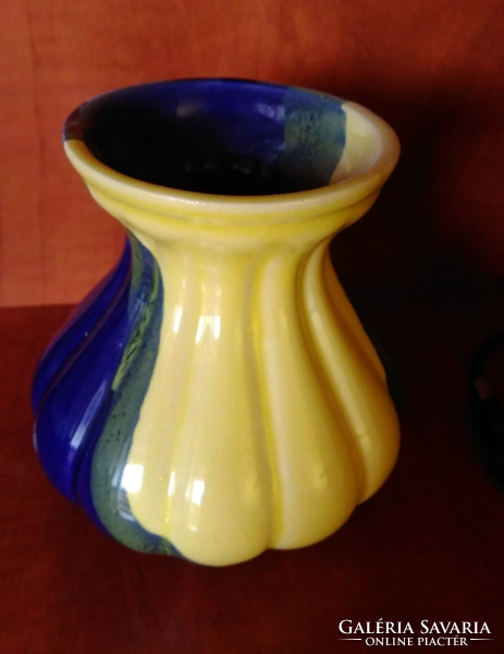 Kék-sárga hasas, öblös divatos, hangulatos  retro kisméretű (11,5 cm ) kerámia váza