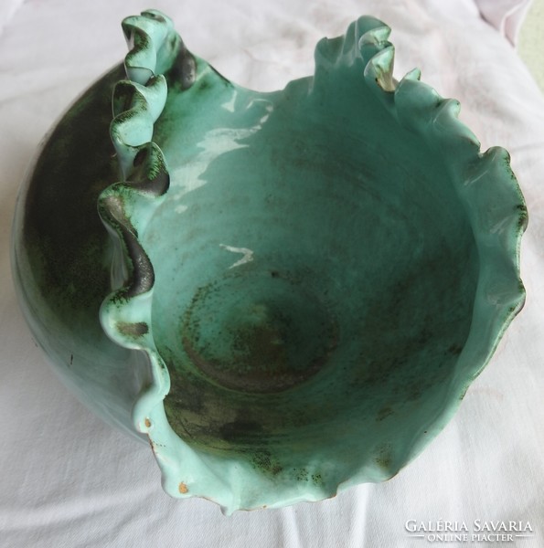 Zöld fodros végű kagyló alakú asztalközép